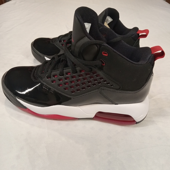 Jordan Men's Black and Red Sneakers Size 8.5 New - Picture 2 of 13